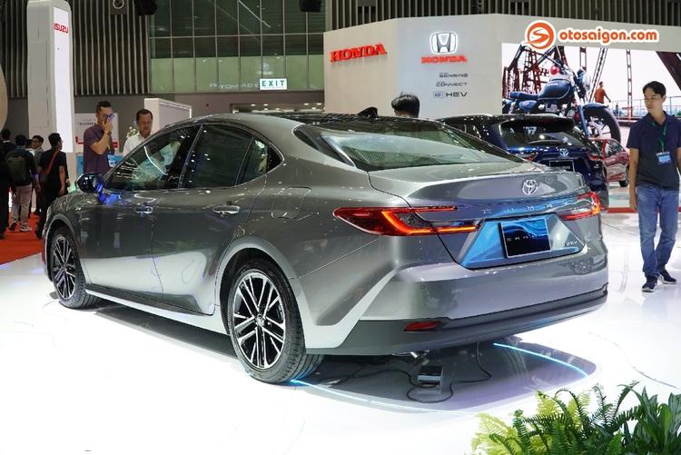 Toyota Camry 2025 Otosaigon (11).jpg