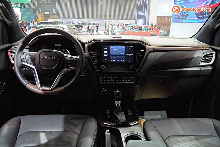 Xem chi tiết Isuzu D-Max Type Z 2025 tại VMS 2024: Nâng cấp gì khi giá bán giữ nguyên 880 triệu đồng?