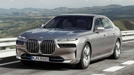 danh-gia-xe-bmw-i7-2023-xe-sedan-hang-sang-co-lon-thuan-dien-dinh-cao-noi-that.jpg