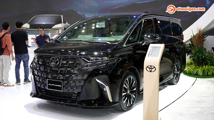 Xem chi tiết Toyota Alphard HEV: Chiếc xe đắt nhất triển lãm VMS 2024 có gì?