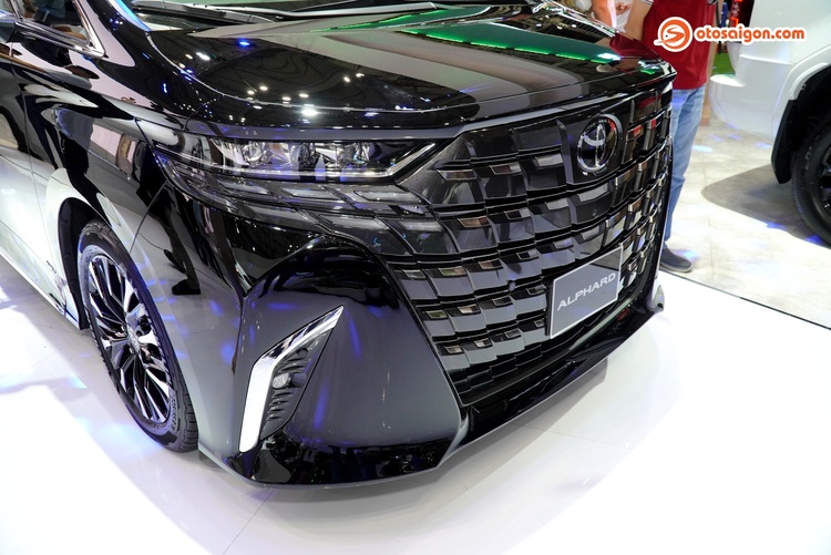 Xem chi tiết Toyota Alphard HEV: Chiếc xe đắt nhất triển lãm VMS 2024 có gì?