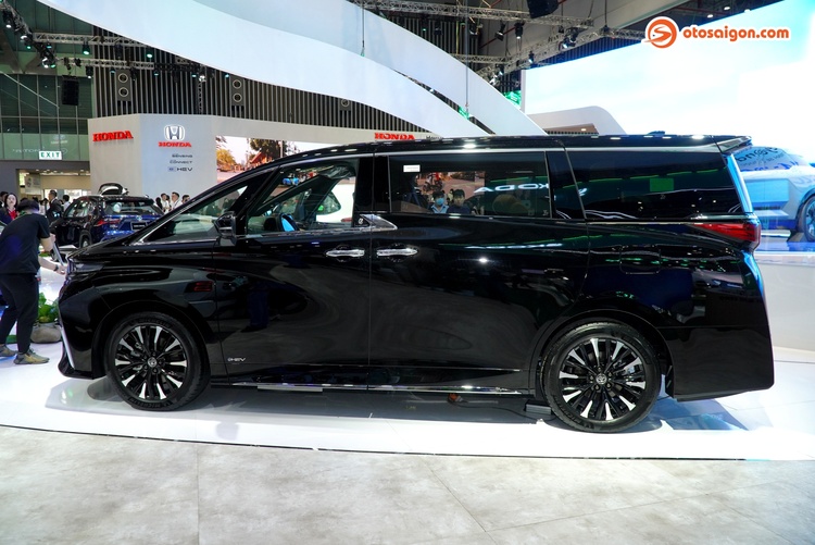 Xem chi tiết Toyota Alphard HEV: Chiếc xe đắt nhất triển lãm VMS 2024 có gì?