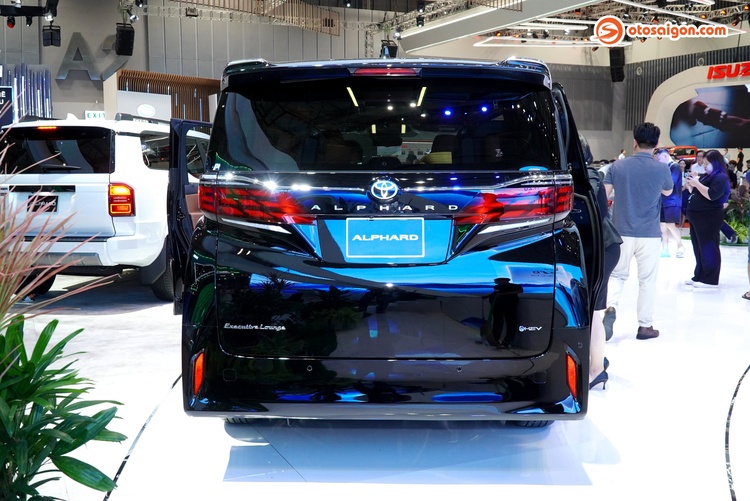 Xem chi tiết Toyota Alphard HEV: Chiếc xe đắt nhất triển lãm VMS 2024 có gì?