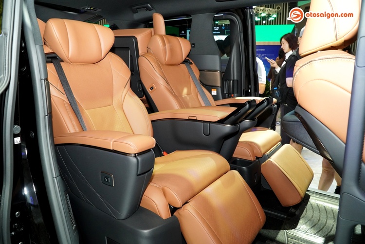 Xem chi tiết Toyota Alphard HEV: Chiếc xe đắt nhất triển lãm VMS 2024 có gì?