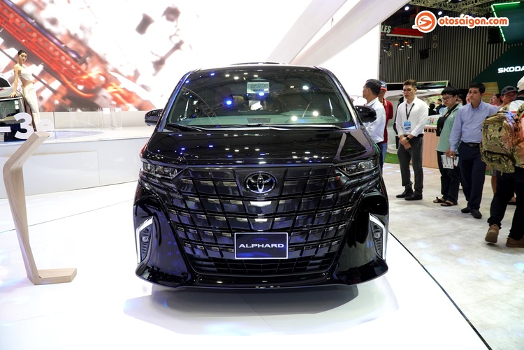 Xem chi tiết Toyota Alphard HEV: Chiếc xe đắt nhất triển lãm VMS 2024 có gì?