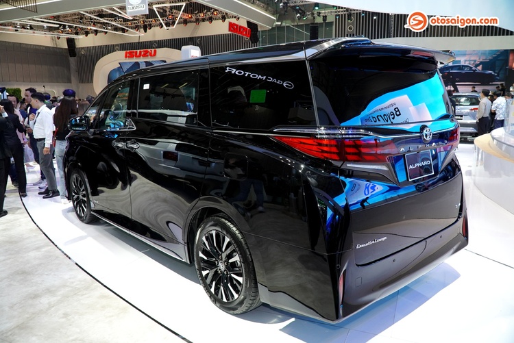 Xem chi tiết Toyota Alphard HEV: Chiếc xe đắt nhất triển lãm VMS 2024 có gì?