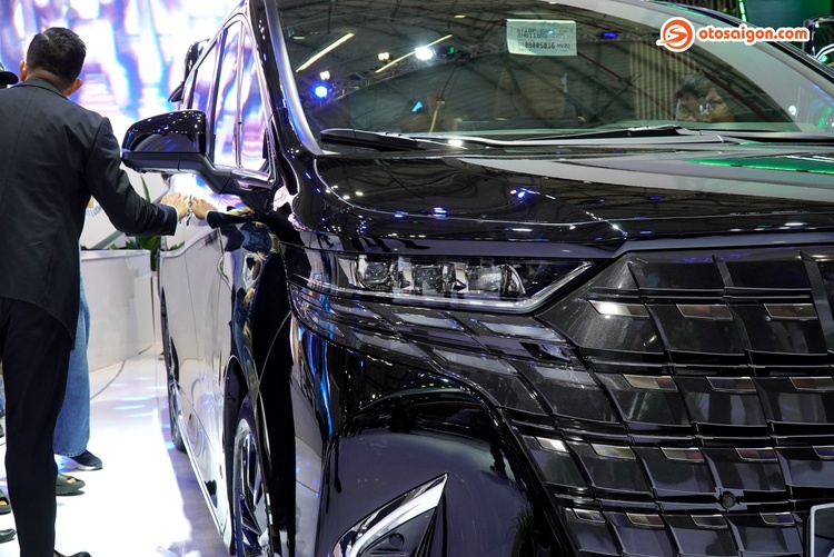 Xem chi tiết Toyota Alphard HEV: Chiếc xe đắt nhất triển lãm VMS 2024 có gì?