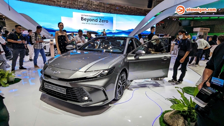 OS - Toyota Camry 2025 - VMS 2024 - Otosaigon (5).jpg