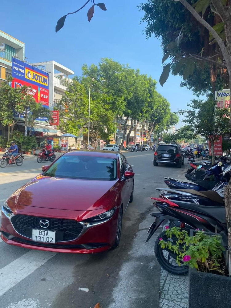 Ngày càng nhiều người đậu xe thiếu ý thức: Bạ đâu để xe đó, biết sai nhưng vẫn làm Ngày càng nhiều người đậu xe thiếu ý thức: Bạ đâu để xe đó, biết sai nhưng vẫn làm
