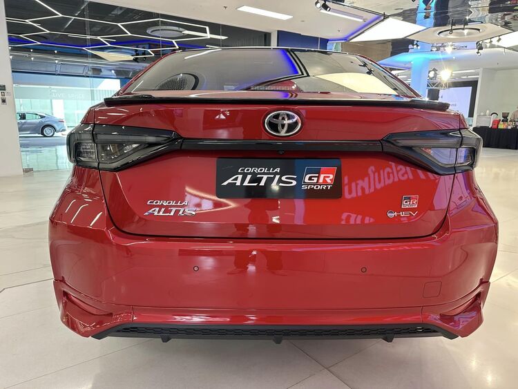 Toyota Corolla Altis HEV GR Sport 2.jpg