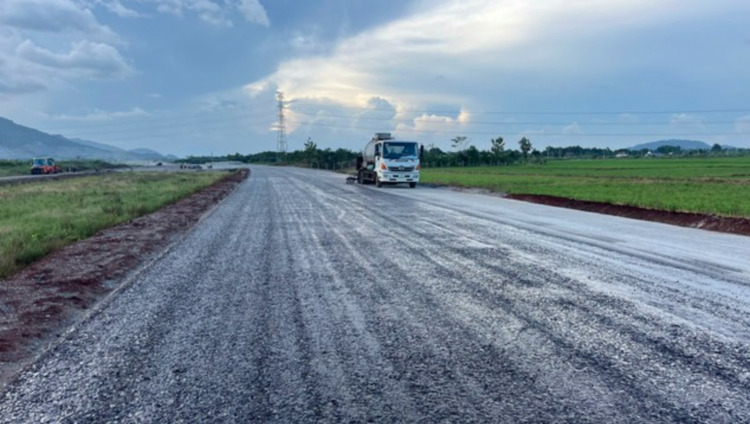 Cận cảnh thảm những mét bê tông nhựa đầu tiên trên cao tốc Biên Hòa - Vũng Tàu