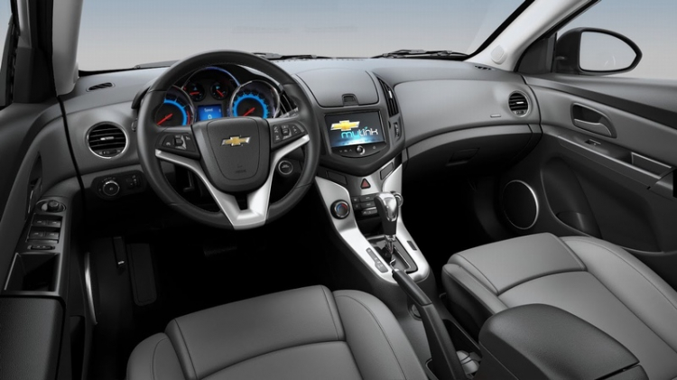 Chevrolet Cruze 2015 chính thức ra mắt, giá từ 572 triệu đồng