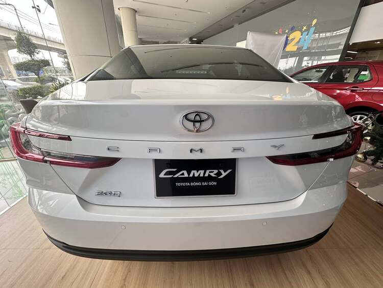 Toyota Camry 2025 dai ly 8.jpg