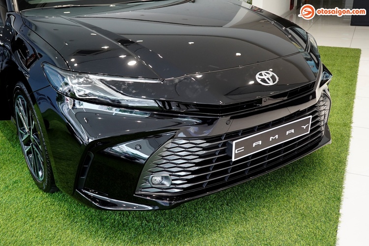 OS-Toyota-Camry-2025-4.JPG