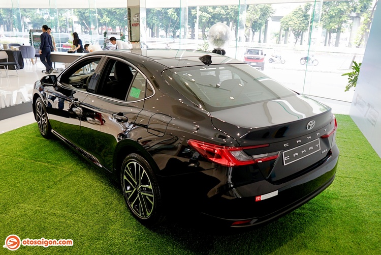 OS-Toyota-Camry-2025-6.jpg