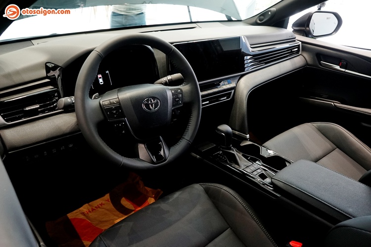 OS-Toyota-Camry-2025-30.jpg