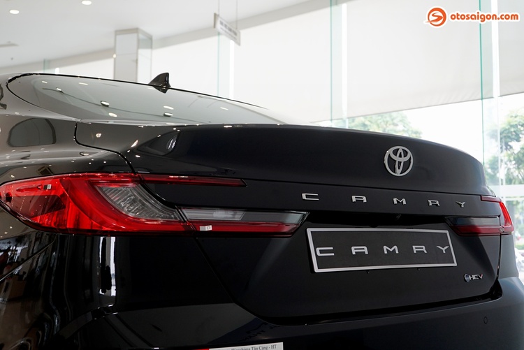 OS-Toyota-Camry-2025-10.jpg