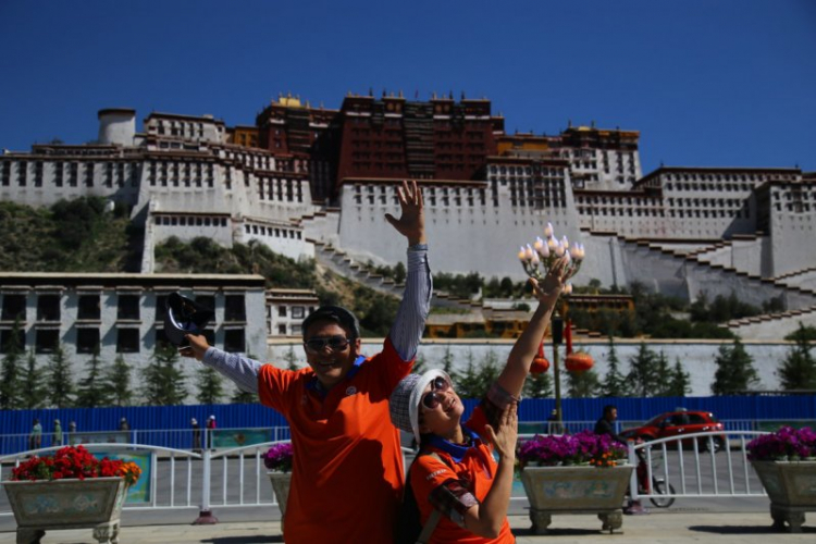 Khám phá lâu đài Potala cao nhất thế giới ở Tây Tạng Khám phá lâu đài Potala cao nhất thế giới ở Tây Tạng