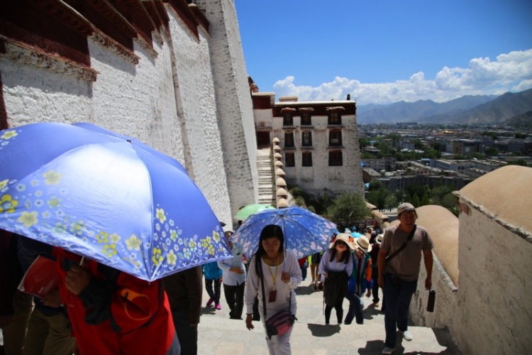 Khám phá lâu đài Potala cao nhất thế giới ở Tây Tạng