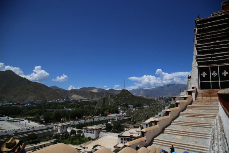 Khám phá lâu đài Potala cao nhất thế giới ở Tây Tạng Khám phá lâu đài Potala cao nhất thế giới ở Tây Tạng