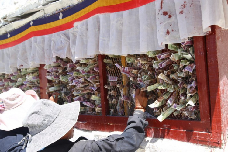Khám phá lâu đài Potala cao nhất thế giới ở Tây Tạng Khám phá lâu đài Potala cao nhất thế giới ở Tây Tạng