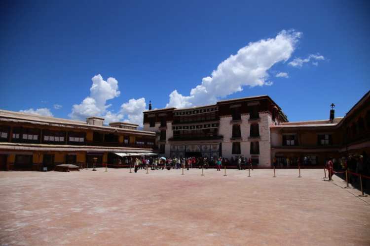 Khám phá lâu đài Potala cao nhất thế giới ở Tây Tạng Khám phá lâu đài Potala cao nhất thế giới ở Tây Tạng