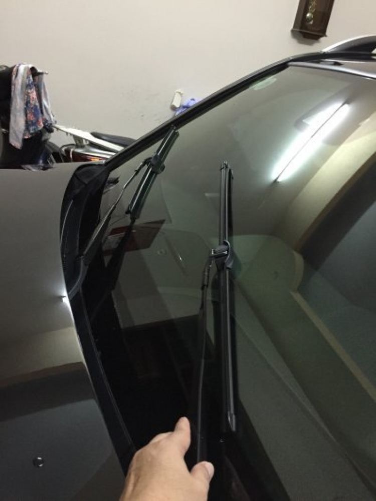 Nguy hiểm quá!!! Mercedes C class (W205) đang chạy, cửa khóa nhưng nắp bình xăng vẫn mở được. Nguy hiểm quá!!! Mercedes C class (W205) đang chạy, cửa khóa nhưng nắp bình xăng vẫn mở được.