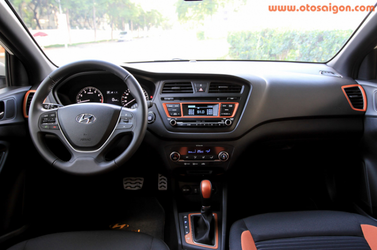 Cận cảnh Hyundai i20 Active tại Việt Nam