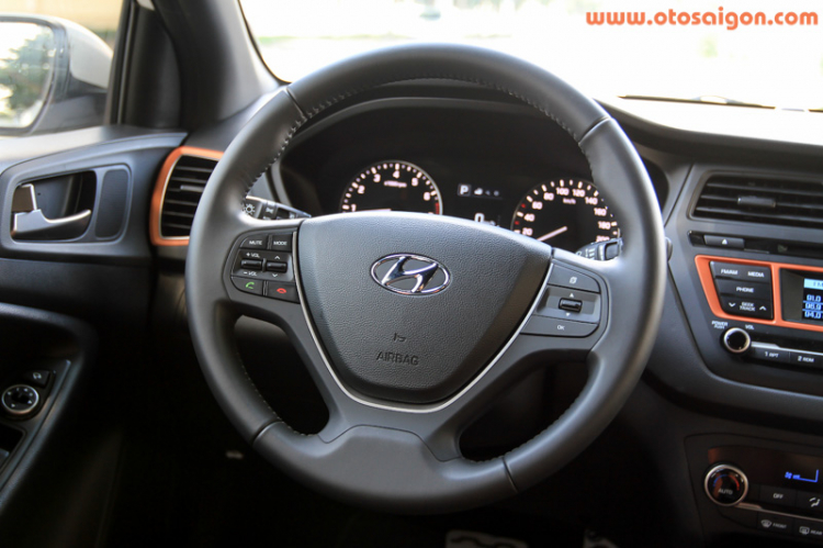 Cận cảnh Hyundai i20 Active tại Việt Nam