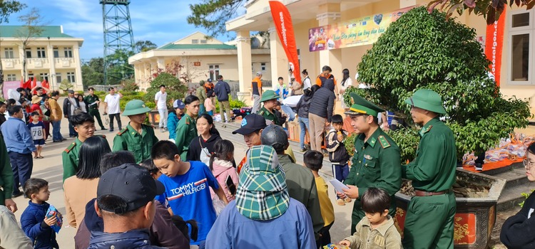 Hành trình Xuân yêu thương 2025 - Nối dài yêu thương, ấm lòng dân bản