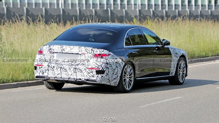 Mercedes S-Class facelift 2026 bị bắt gặp với lưới tản nhiệt siêu lớn và đèn chiếu sáng hình sao