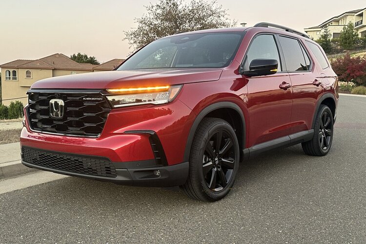 honda pilot- 2025 angularfront-mh.jpg