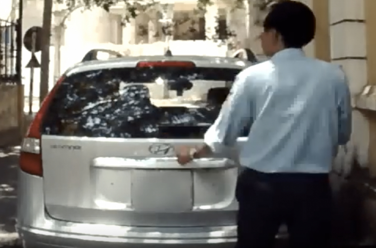 [Camera hành trình] Bảo vệ lén lút bẻ gạt nước sau Hyundai i30 CW !