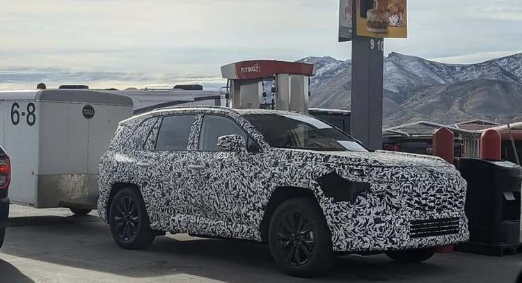 2025-Toyota-RAV4-spyshot.jpeg