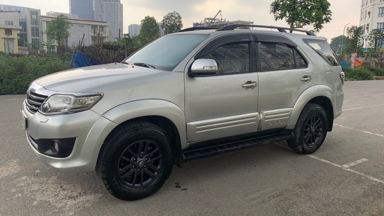 Màn hình taplo Fortuner 2013 nhấp nháy