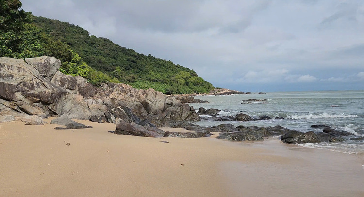 Đi Đà Nẵng có gì thú vị - Ghềnh Bàng - Sơn Trà - Bãi biển hoang sơ, leo trèo, trekking nhẹ nhàng cho những ai thích khám phá