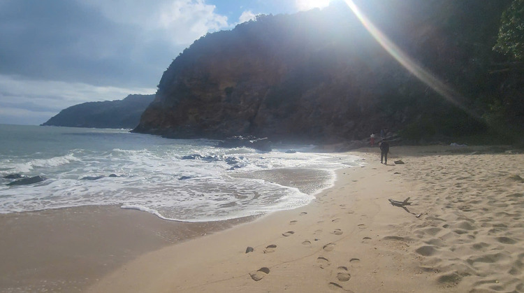 Đi Đà Nẵng có gì thú vị - Ghềnh Bàng - Sơn Trà - Bãi biển hoang sơ, leo trèo, trekking nhẹ nhàng cho những ai thích khám phá