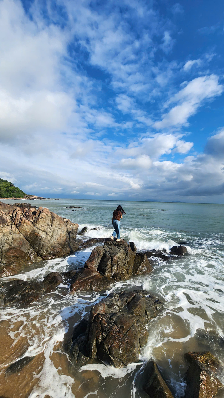 Đi Đà Nẵng có gì thú vị - Ghềnh Bàng - Sơn Trà - Bãi biển hoang sơ, leo trèo, trekking nhẹ nhàng cho những ai thích khám phá