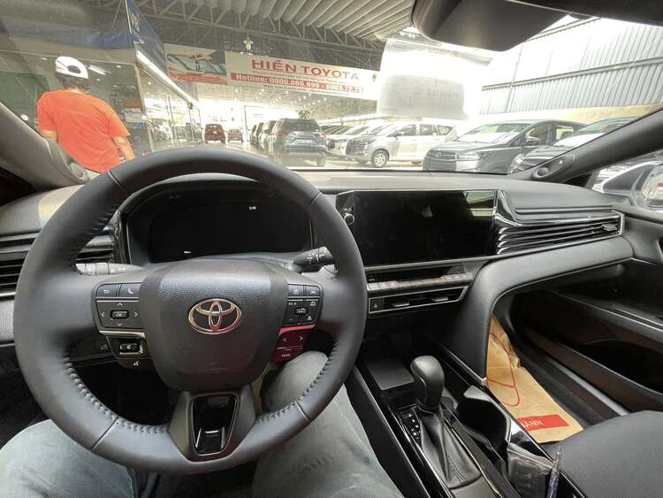 toyota-camry-2.0-Q-2025-6.jpg