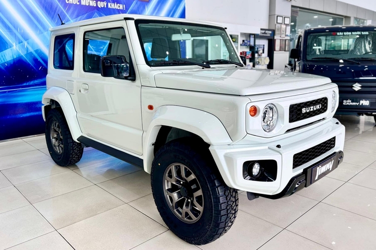 Suzuki Jimny giảm giá tới 60 triệu đồng cho xe tồn kho VIN2024