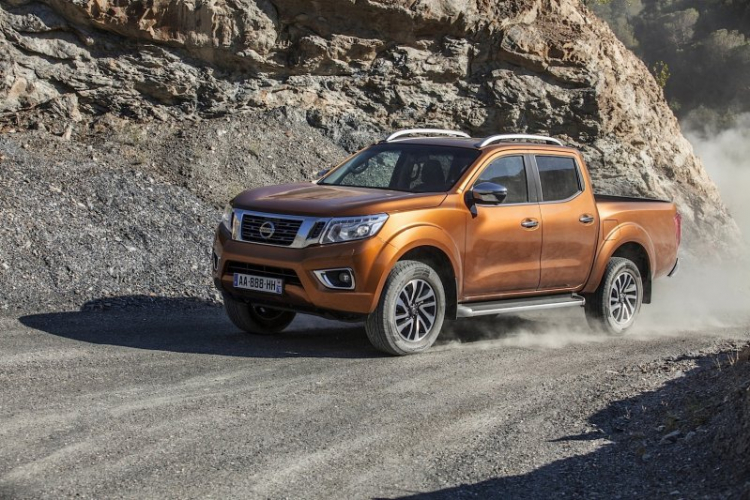 Nissan Navara NP300 2016 tiết lộ động cơ diesel mới cực tiết kiệm nhiên liệu