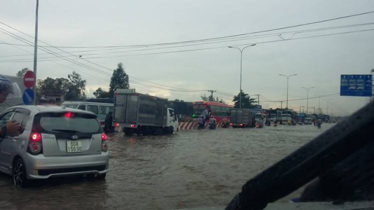 Kẹt xe ở QL51