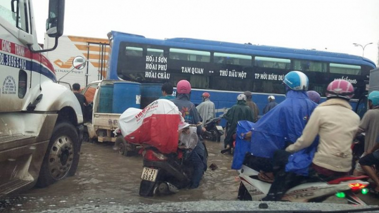 Kẹt xe ở QL51