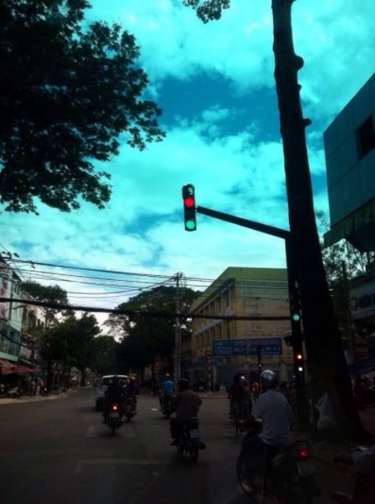 Khó đỡ cho biển báo này...!