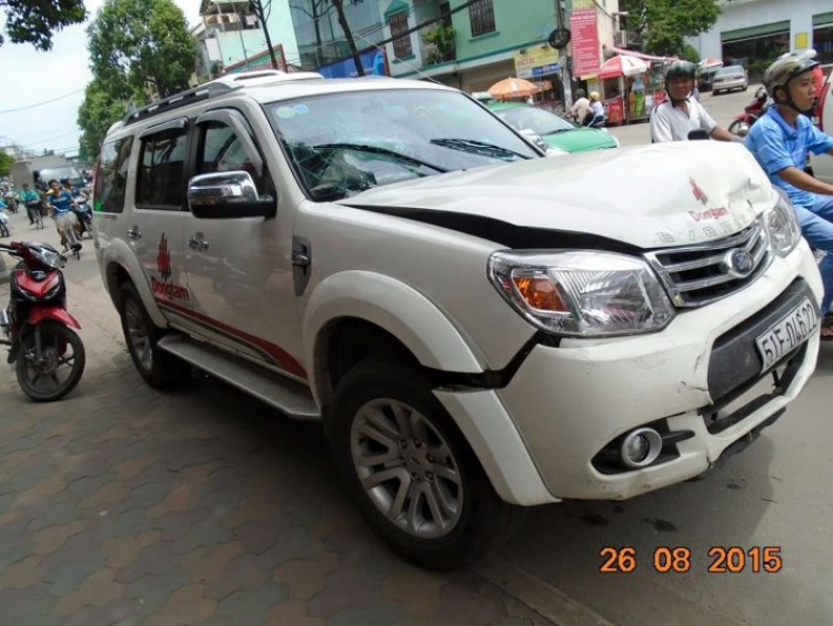 Evesrest tông xe bus