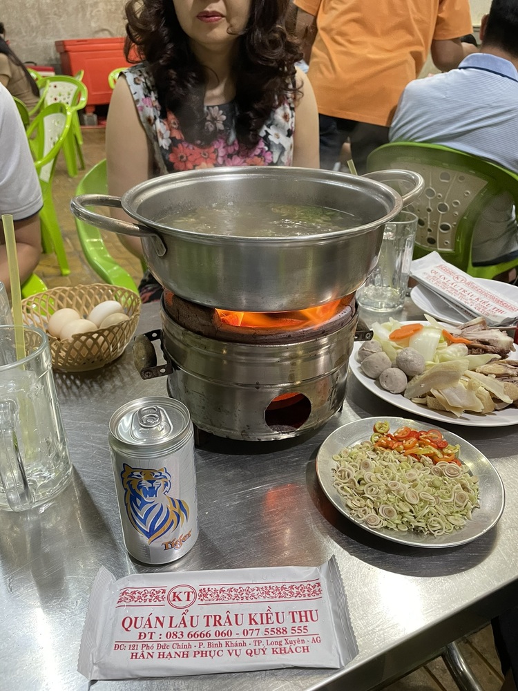 Chỗ ăn sáng và ăn trưa ở Long Xuyên? Chỗ ăn sáng và ăn trưa ở Long Xuyên?