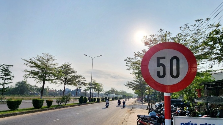 Lưu ý giới hạn tốc độ 50km/h đường Song Hành