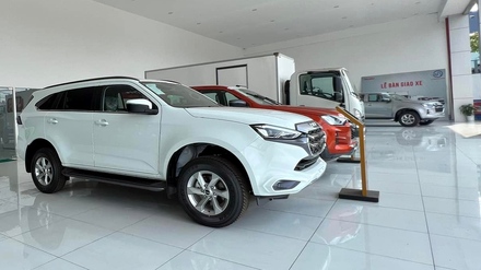 Isuzu showroom vn.jpg