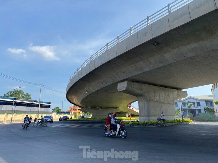 An Phú Đông: Quốc Gia An Ninh - Phú Quý - Đông Tình.  Đặc biệt khu vực 4 mặt sông được xác định là Đảo Kim Cương lớn nhất Việt Nam