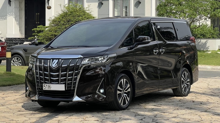 Tới xe Toyota "xịn" như Alphard giá gần 5 tỷ cũng phải triệu hồi